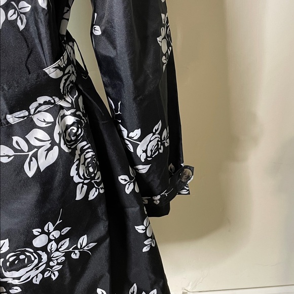 Capelli New York black and white floral print hooded RainTrench Coat - Picture 5 of 16